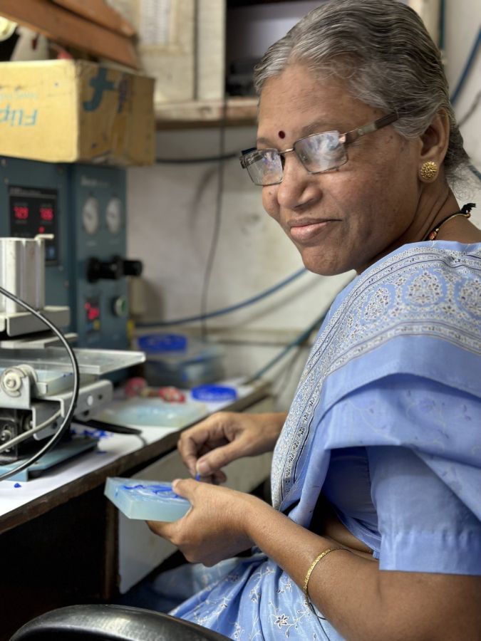 Jewelry designer working on CAD models at DVNJEWELRY